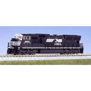  N SD70M/Flared Radiator, NS #2591 Toys & Games