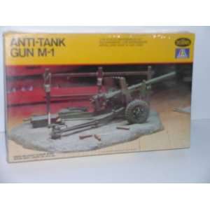  U.S. WW II Anti Tank Gun M 1   Plastic Model Kit 