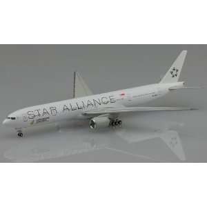   Airlines Star Alliance B777 300ER Model Airplane 