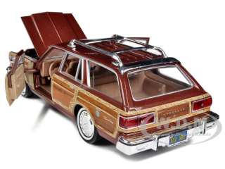 1979 CHRYSLER LEBARON TOWN AND COUNTRY BURGUNDY 1/24 MODEL BY MOTORMAX 