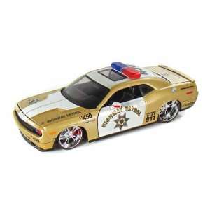  2008 Dodge Challenger SRT8 1/24 Gold Highway Patrol Toys 