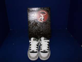 AIR SPEED BOYS ATHLETICS REMIX WHITE/BLACK SIZE 3 NEW  