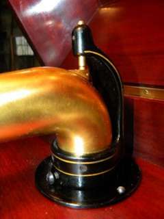   Antique Victor Victrola VV XI Mahogany Table Model Phonograph  