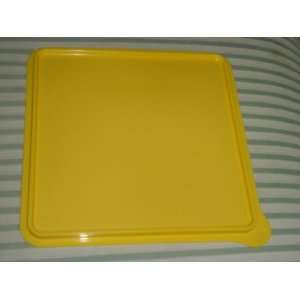  Snack Store Replacement Lid in Chickadee Yellow 