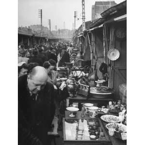  People Shopping at the Famous Flea Market Premium 