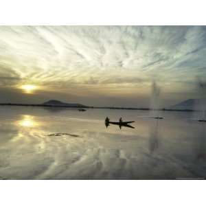  Kashmiri Women Row their Shikara in Dal lake in Srinagar 