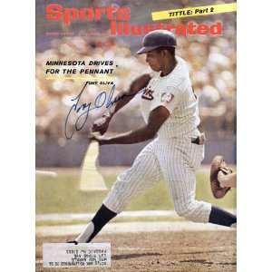Tony Oliva Autographed Sports Illustrated   August 23, 1965 