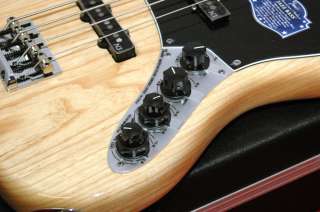 New Fender ® American Deluxe Jazz Bass Ash, Natural  