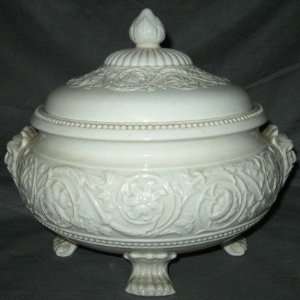  Wedgwood Patrician Round Covered Vegetable Bowl 