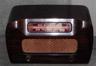 Vintage Art Deco Burgundy Wood Grain Cut Out Dial Grill Philco 46 421 