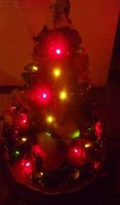 Danbury Mint Peanuts Holiday Christmas Tree w Snoopy Charlie Brown w 