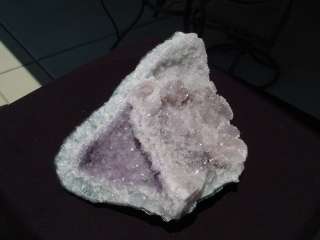 AMETHYST GEODE PORTION SHOW PIECE LOTS OF CRYSTALS e520  