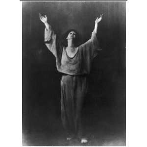 Angela Isadora Duncan (1877   1927) was a dancer.