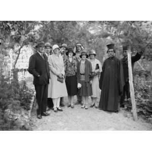  1930 Garden group at Sir John Chancellors Residency with 