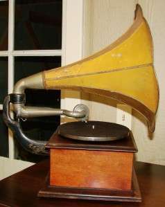 VICTOR O VIC. O PHONOGRAPH Nice Complete Original Phonograph  