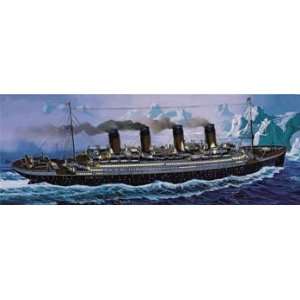    Revell   1/570 RMS Titanic (Plastic Model Ship) Toys & Games