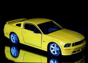 2006 Ford Mustang GT MAISTO Diecast 124 Scale Yellow  