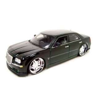  CHRYSLER 300C HEMI CHAMELEON 118 DIECAST MODEL 